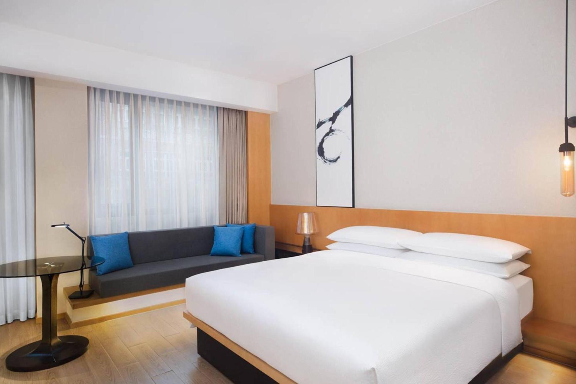 Fairfield By Marriott Jingan Hotel 4*